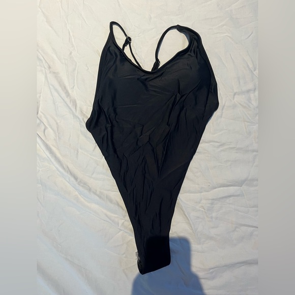 SHEIN SWIM SEXY ONE PIECE - Picture 1 of 2